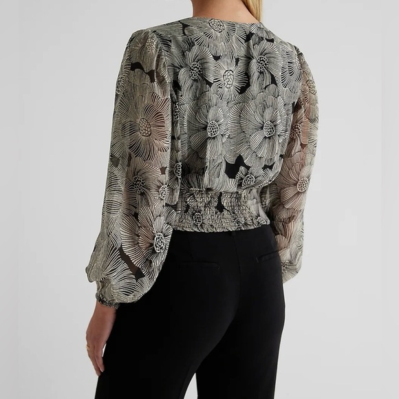 Express V-Neck Wrap Top Floral Black And White Long Sleeves SZ XS NEW WITH TAGS - Picture 9 of 9